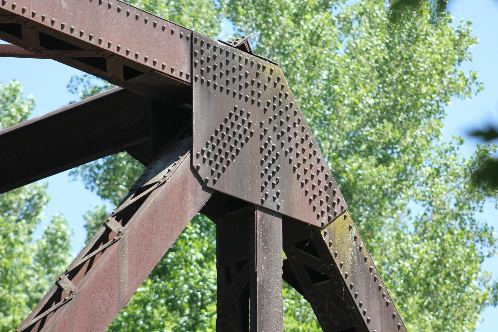 Upper angle connection